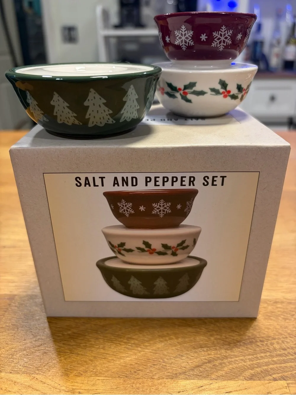 Set of 2 Cracker Barrel salt & pepper shakers Holiday 2026. 1 mixing bowl, 1 pie
